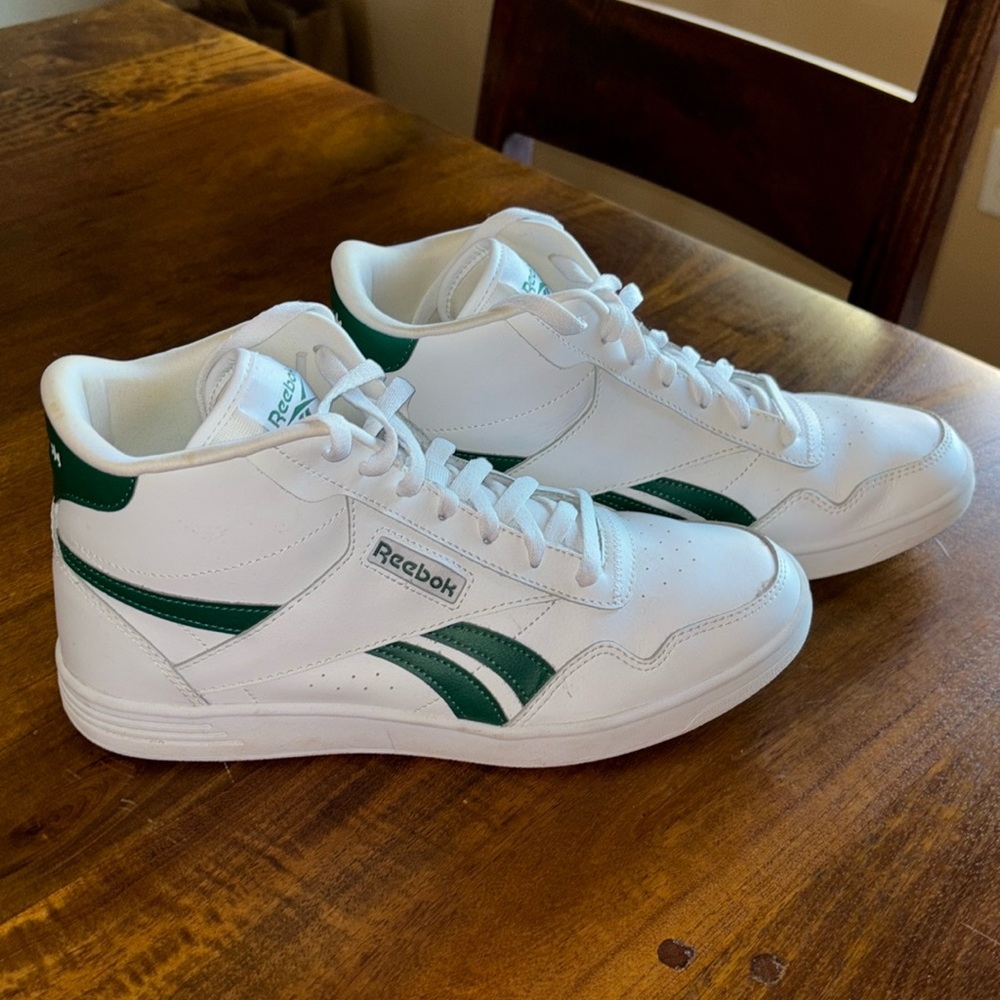 Reebok women’s high top leathery sneakers in White and green Size 11